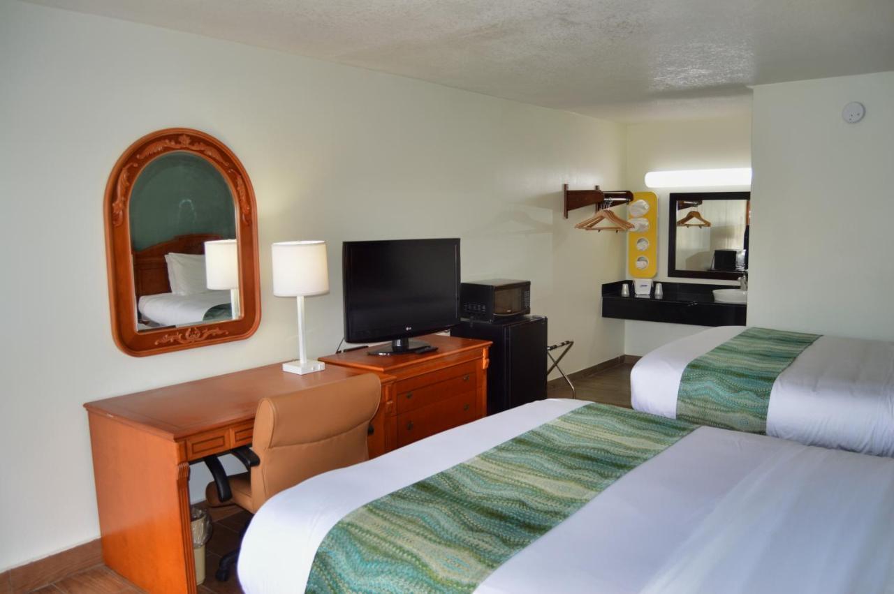 Days Inn By Wyndham Hardeeville Near Hilton Head Экстерьер фото