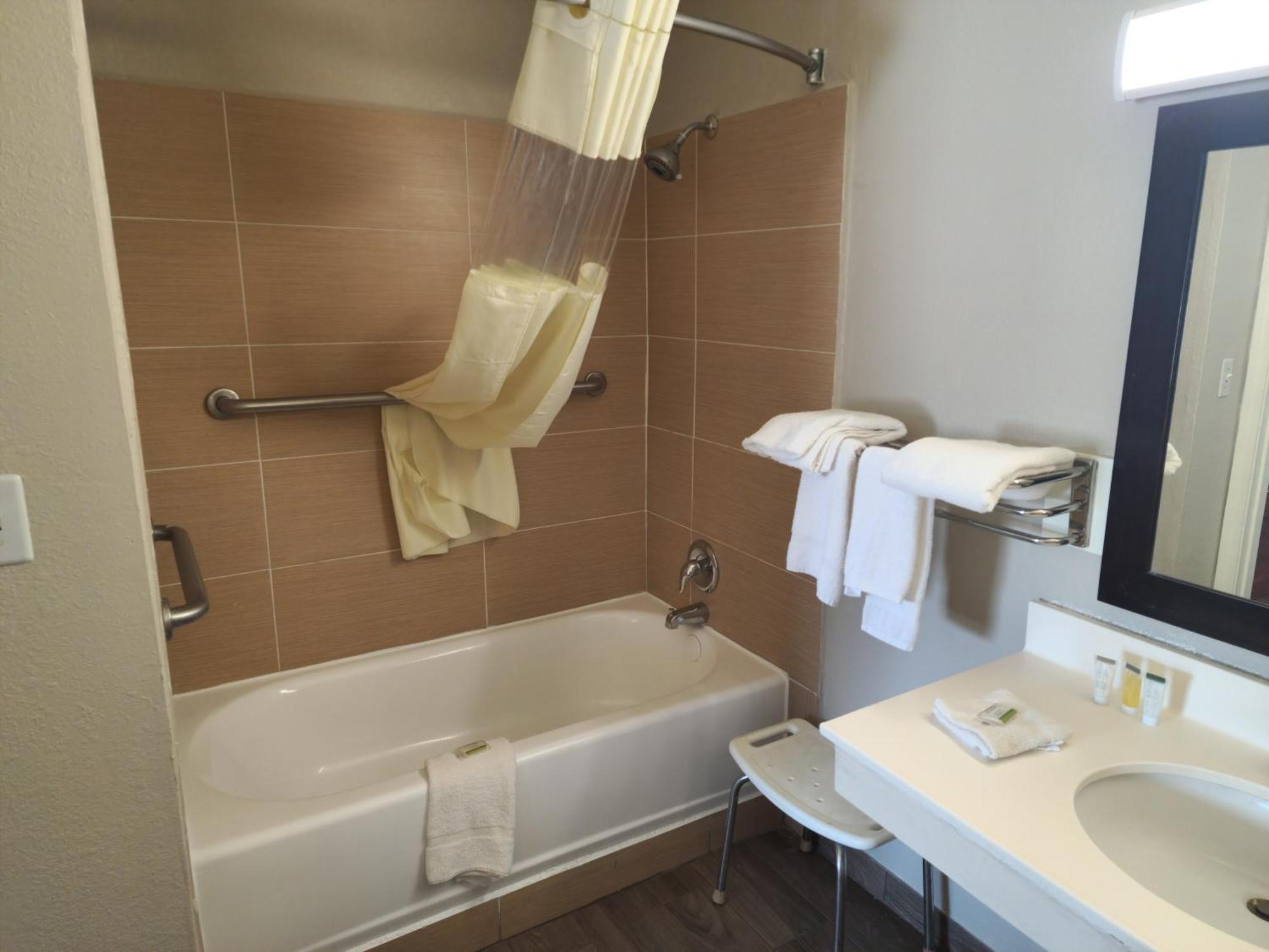 Days Inn By Wyndham Hardeeville Near Hilton Head Экстерьер фото