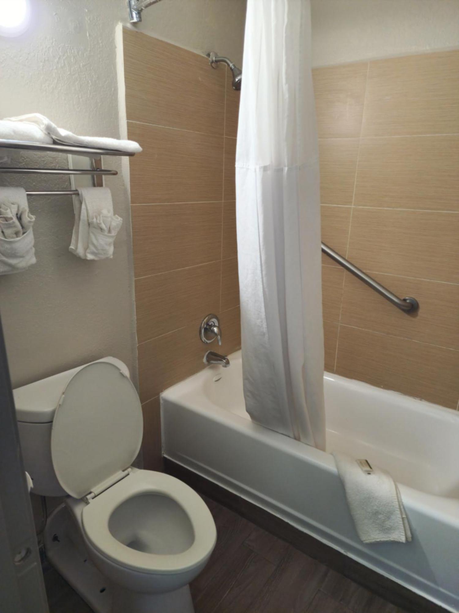 Days Inn By Wyndham Hardeeville Near Hilton Head Экстерьер фото