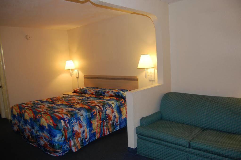 Days Inn By Wyndham Hardeeville Near Hilton Head Экстерьер фото